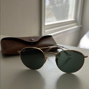 Ray-Ban Round Metal Sunglasses in Gold